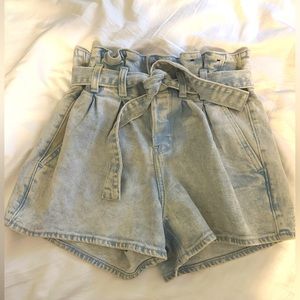 Hollister Denim Paperbag Shorts w/Tie Waist Ultra High-Rise Mom Short